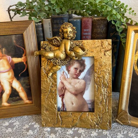 ❤️SOLD❤️3 Vintage Gold Frames with Angel Pictures - Picture 10 of 17